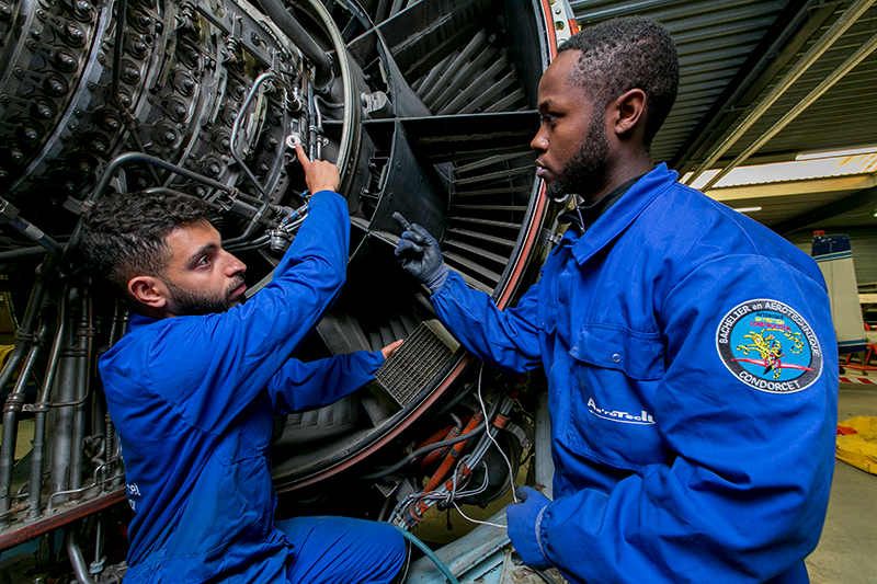 Bachelier en Aérotechnique - orientation Techniques d'entretien - option Systèmes d'aéronefs